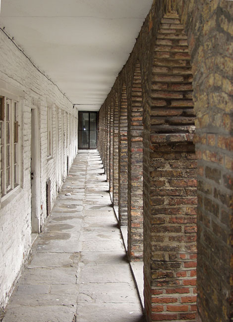 Hjes_Collonade_Inside